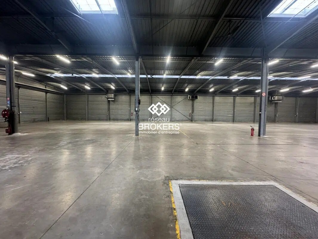 Industriel/Logistique dans Louvres à louer Photo de l’immeuble– Image 1 sur 8