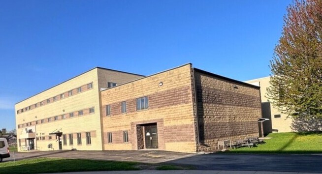 424 Washington Ave, Oshkosh, WI à vendre - Photo de l’immeuble – Image 2 sur 3