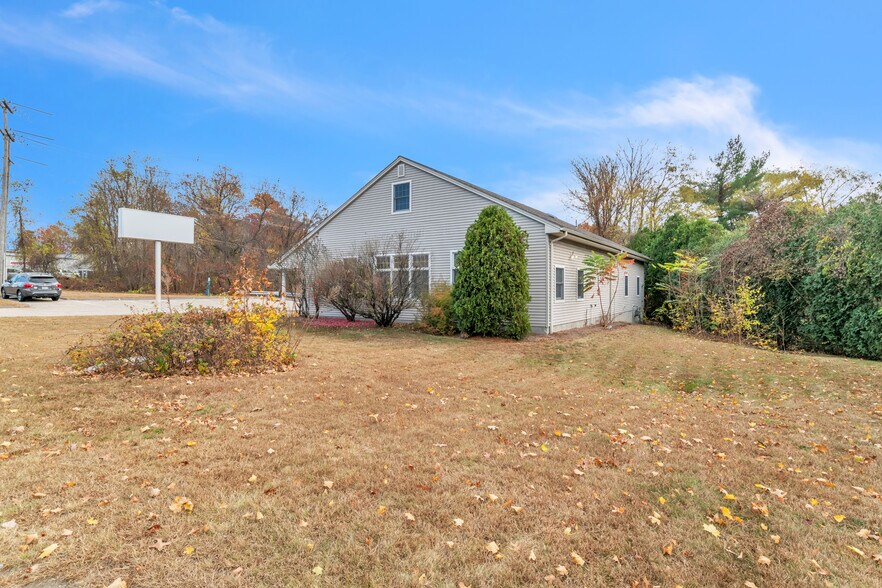 1361 Memorial Dr, Chicopee, MA à louer - Photo de l’immeuble – Image 3 sur 21