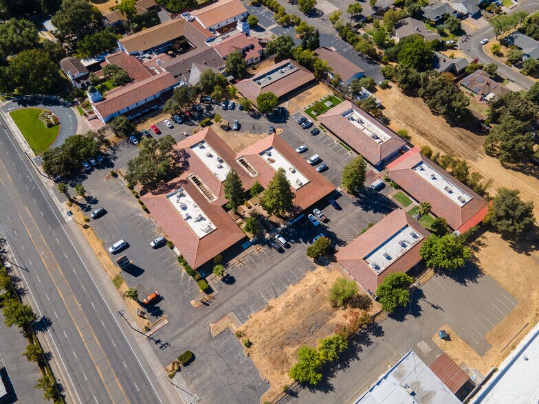 5725 Marconi Ave, Carmichael, CA à vendre - Photo de l’immeuble – Image 2 sur 14