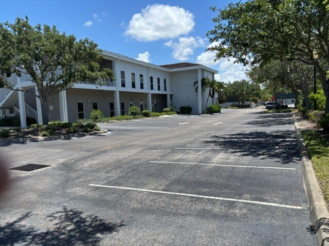 8221-8249 Vicela Dr, Sarasota, FL à vendre - Photo de l’immeuble – Image 2 sur 9