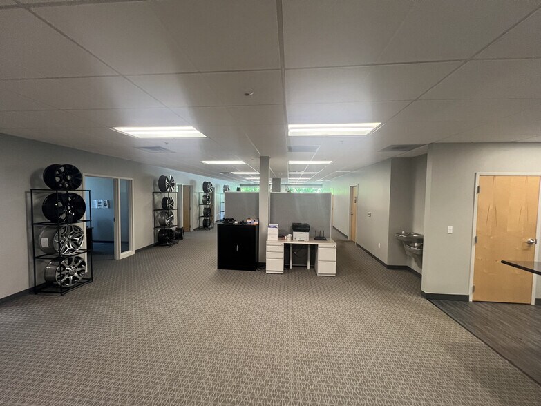 45525 Grand River Ave, Novi, MI à louer - Photo intérieure – Image 2 sur 5