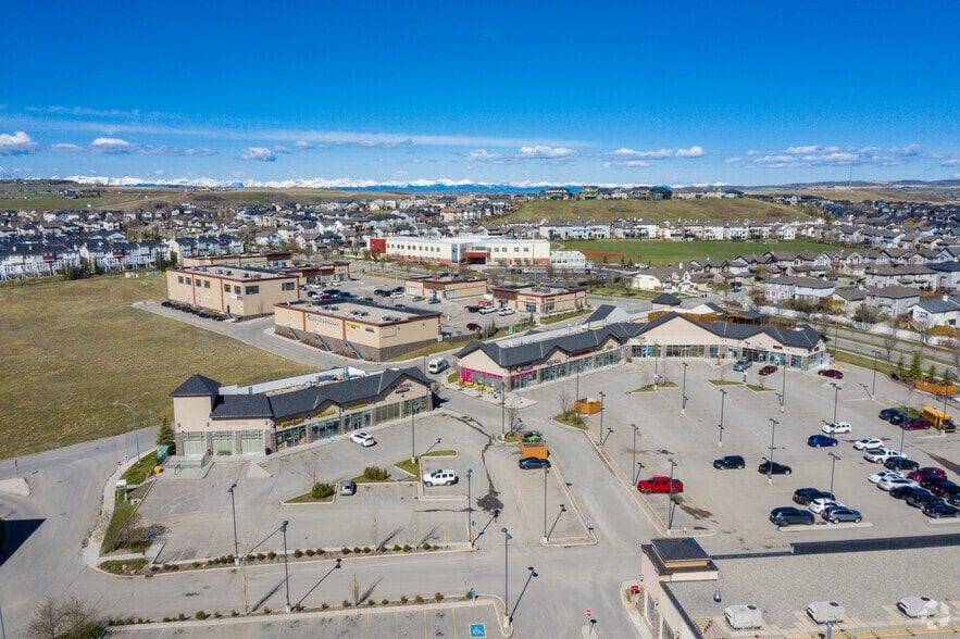 200 Southridge Rd, Okotoks, AB à louer - Aérien – Image 2 sur 12