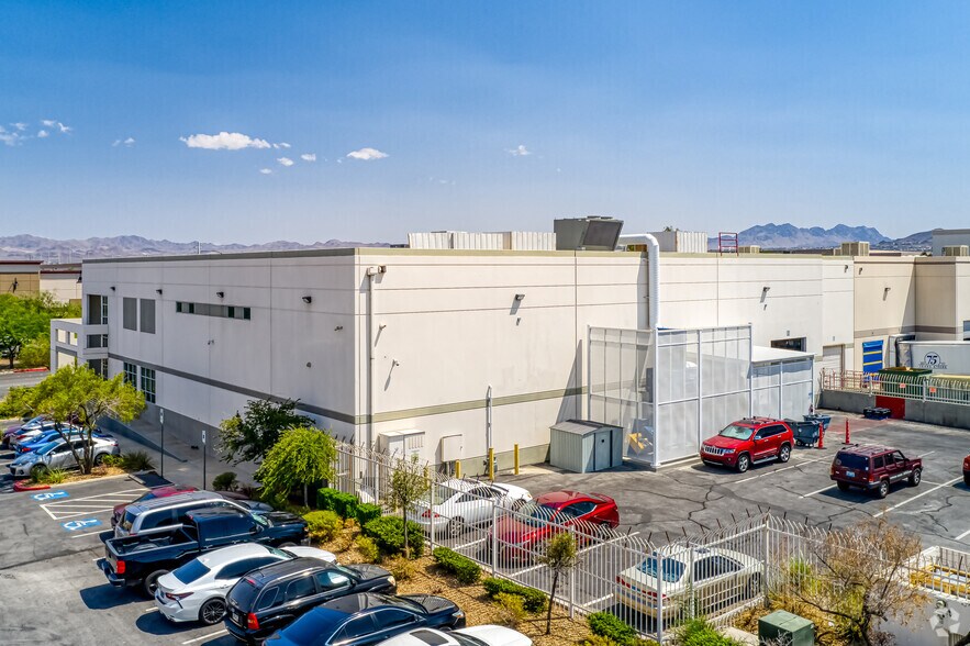 7511 Eastgate Rd, Henderson, NV à vendre - Photo de l’immeuble – Image 3 sur 22