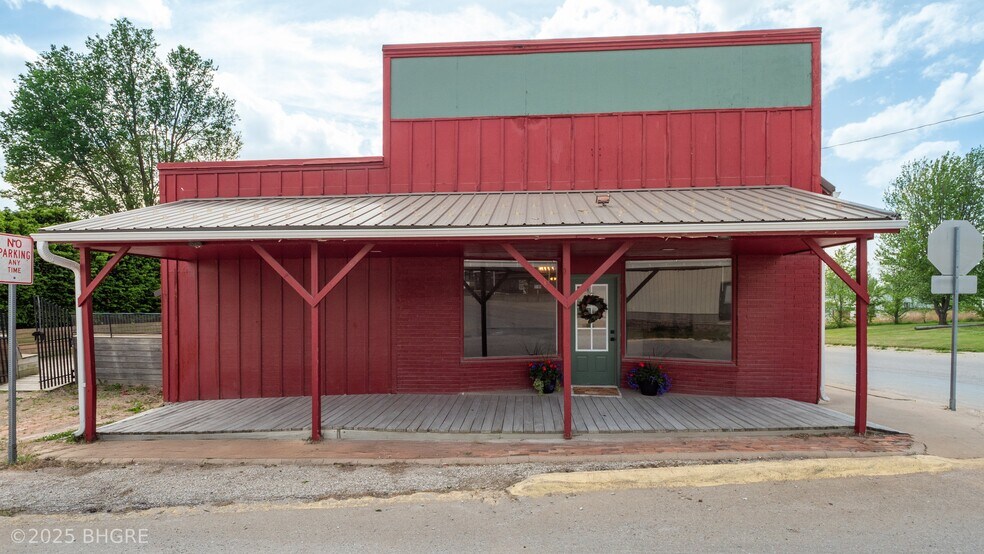 102 S Central Ave, Lacona, IA à vendre - Photo de l’immeuble – Image 2 sur 39