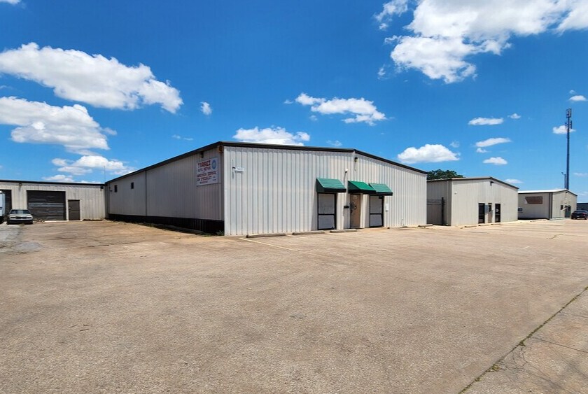 7605 E 11th St, Tulsa, OK à louer - Photo de l’immeuble – Image 2 sur 7