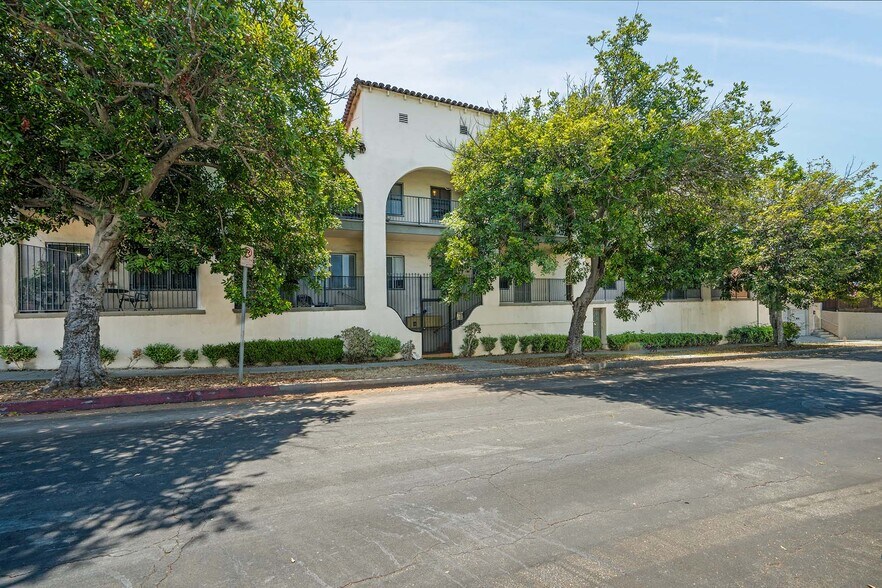 230-240 N Reno St, Los Angeles, CA à vendre - Photo de l’immeuble – Image 3 sur 7