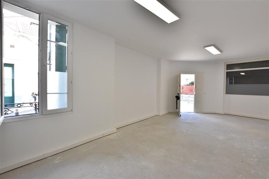 Local commercial dans Saint-Ouen-sur-Seine à louer - Photo intérieure – Image 3 sur 9