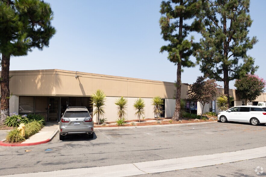 2021 W Commonwealth Ave, Fullerton, CA à louer - Photo de l’immeuble – Image 3 sur 4