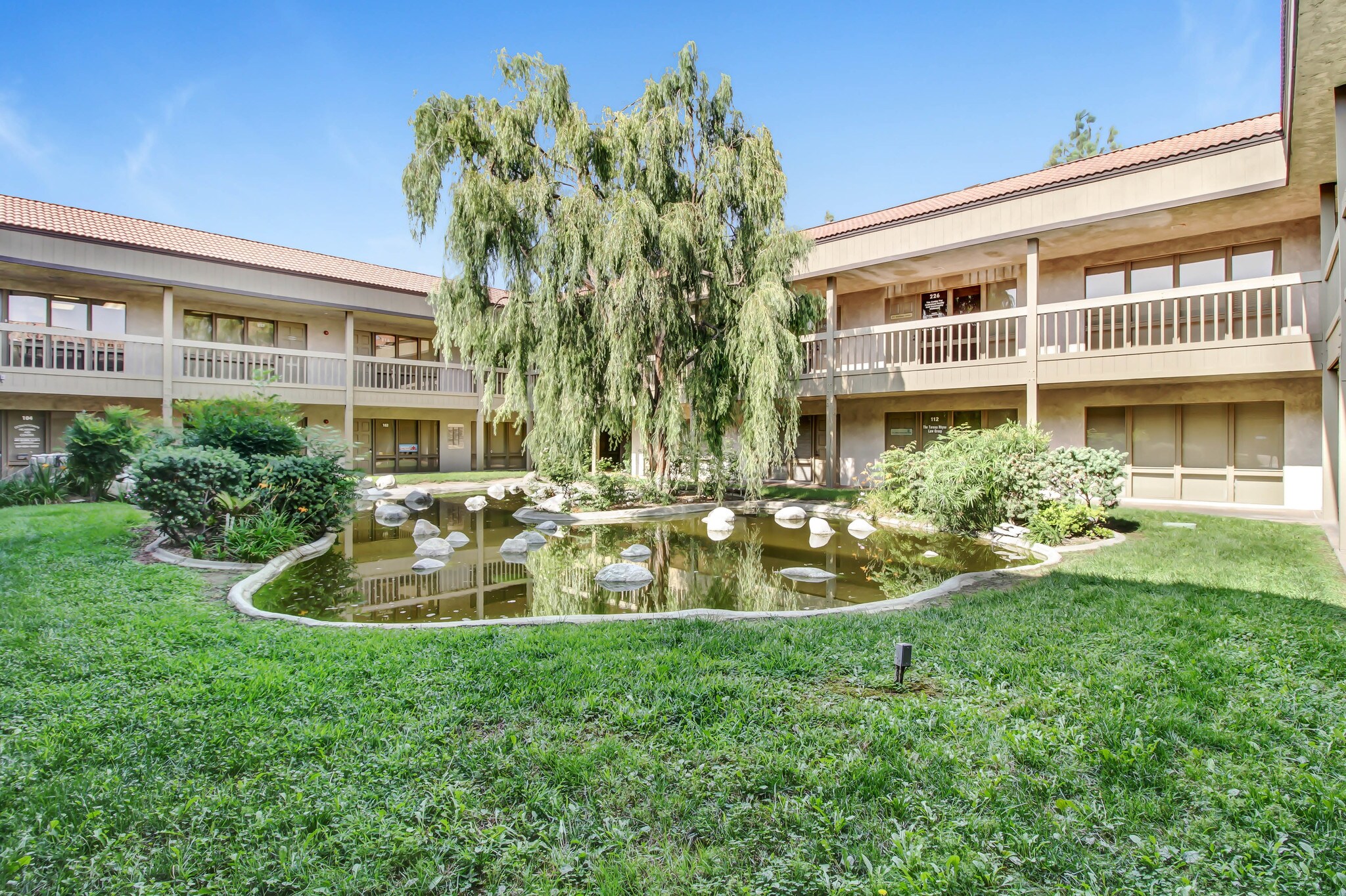 7177 Brockton Ave, Riverside, CA à louer Photo principale– Image 1 sur 6