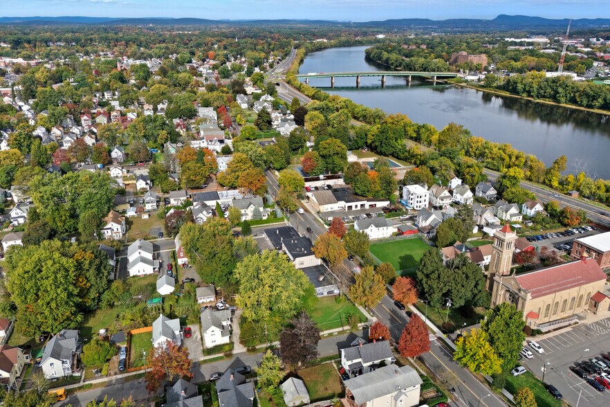 436 Main St, West Springfield, MA à louer - Photo de l’immeuble – Image 3 sur 9