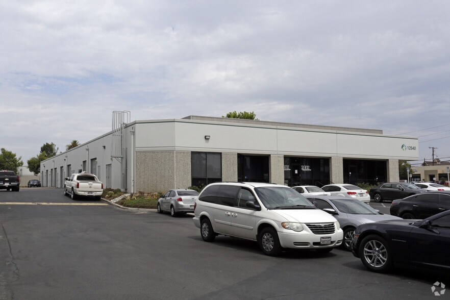 12540 Slauson Ave, Santa Fe Springs, CA à louer - Photo de l’immeuble – Image 2 sur 3