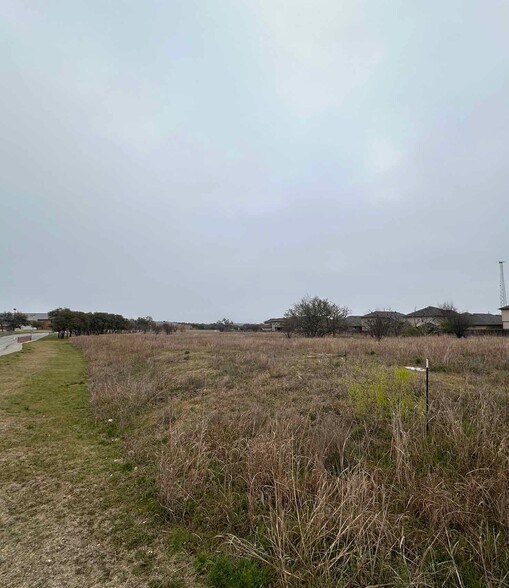 12 Cascade Caverns Rd, Boerne, TX à vendre - Photo de l’immeuble – Image 2 sur 8