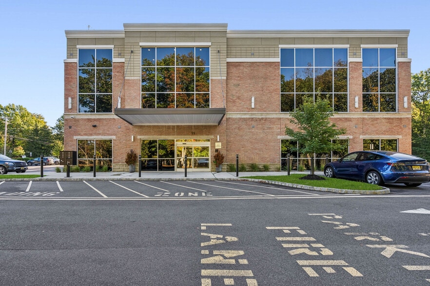 55 Willow Ln, Marlboro, NJ à louer - Photo de l’immeuble – Image 3 sur 35