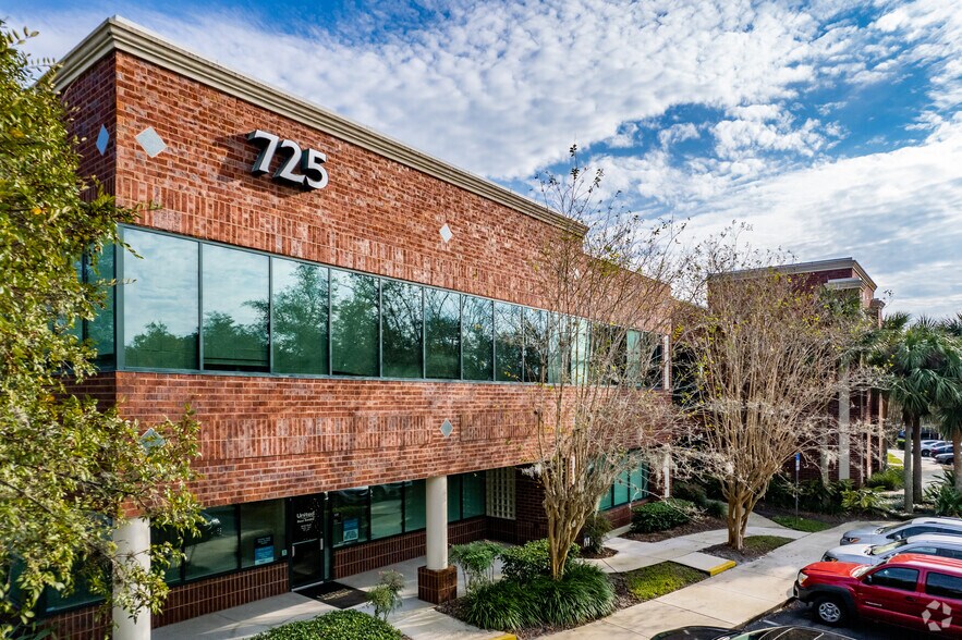725 Primera Blvd, Lake Mary, FL à louer - Photo de l’immeuble – Image 1 sur 7