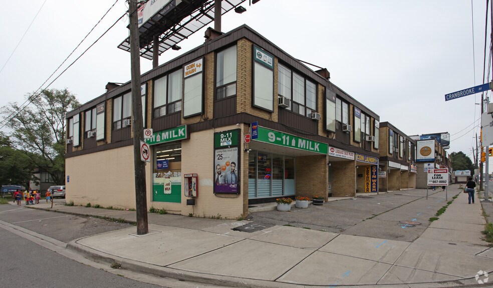 3193-3205 Bathurst St, Toronto, ON à vendre - Photo de l’immeuble – Image 3 sur 11