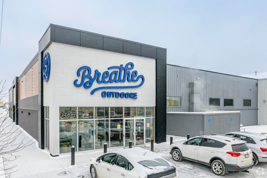 Retail & Flex 170 ST & 110 Ave portefeuille de 2 biens à vendre sur LoopNet.fr - Photo principale – Image 1 sur 4