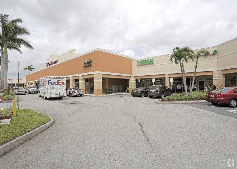 16205 N Kendall Dr, Miami, FL à louer - Photo de l’immeuble – Image 2 sur 8