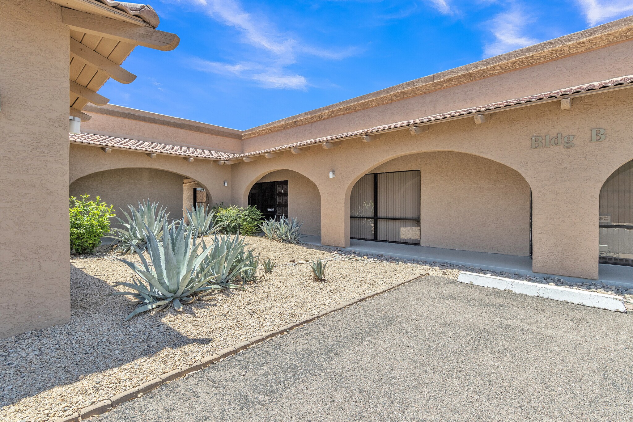 13711 W Camino Del Sol, Sun City West, AZ à louer Photo de l’immeuble– Image 1 sur 10