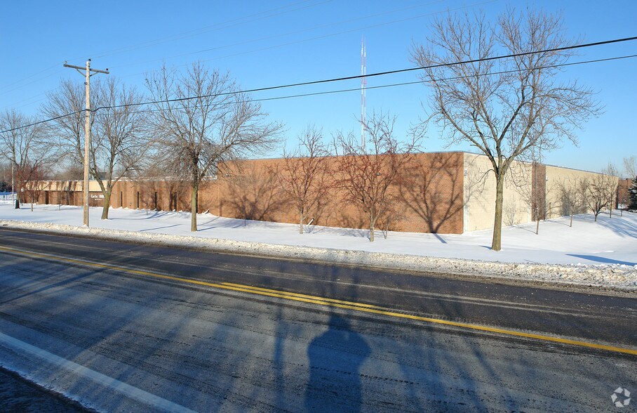 707 County Road E W, Saint Paul, MN à louer - Photo de l’immeuble – Image 2 sur 2
