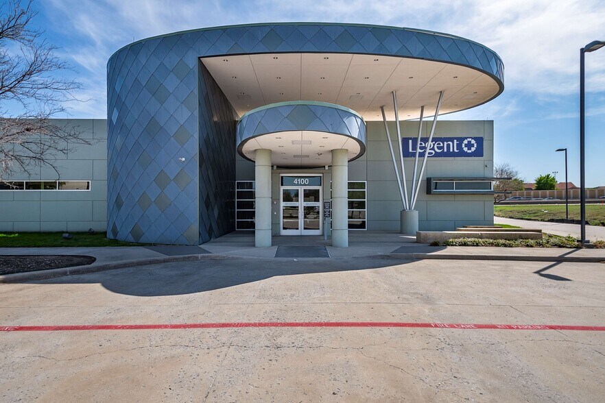 4100 Mapleshade Ln, Plano, TX à louer - Photo de l’immeuble – Image 2 sur 5