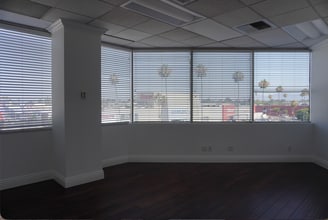 6350 Laurel Canyon Blvd, North Hollywood, CA à louer Photo intérieure– Image 2 sur 4