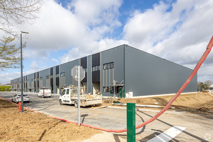 Industriel/Logistique dans Cergy à louer - Photo principale – Image 1 sur 1