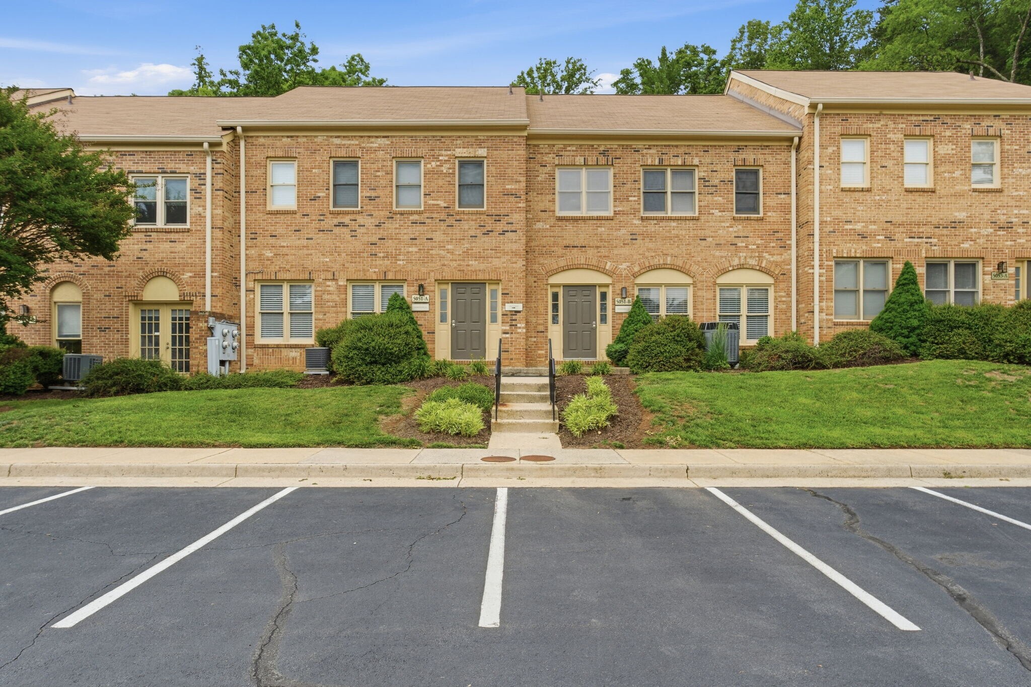 5051 Backlick Rd, Annandale, VA à vendre Photo de l’immeuble– Image 1 sur 16