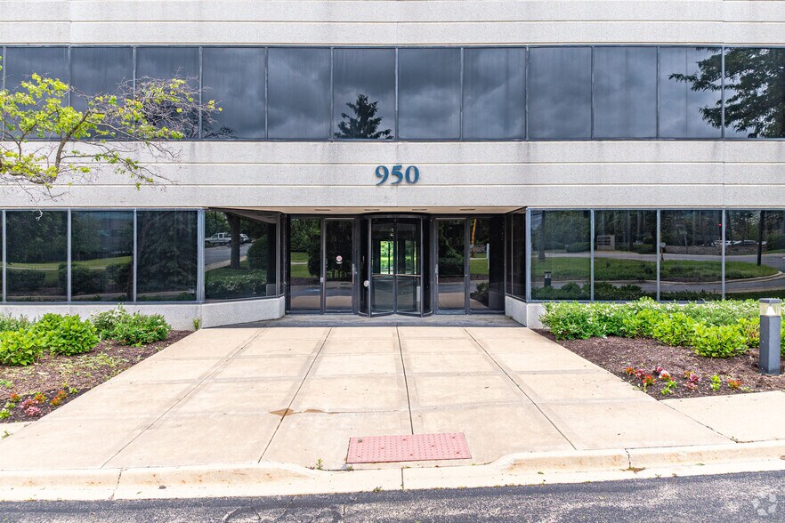 950 Warrenville Rd, Lisle, IL à vendre - Photo de l’immeuble – Image 3 sur 5