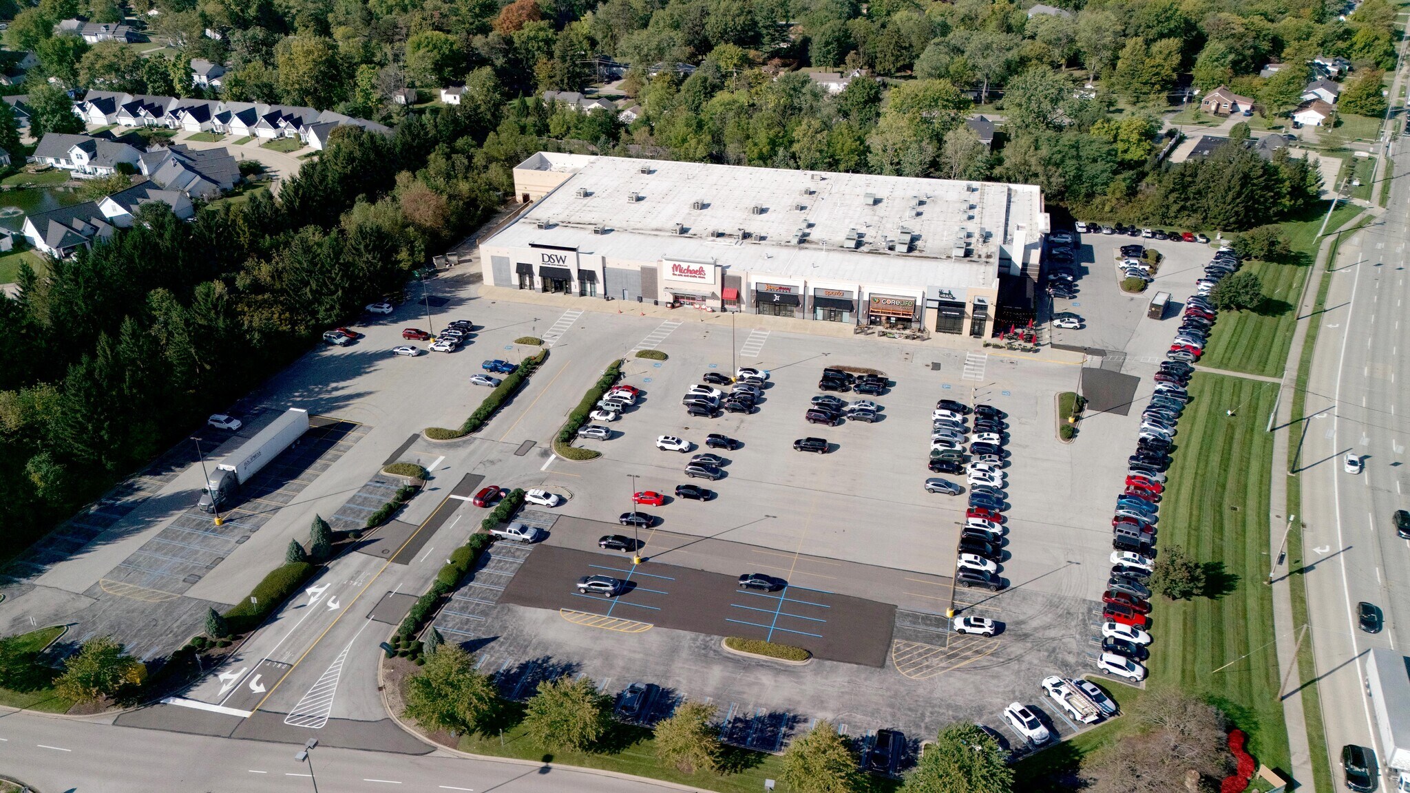 18315 Southpark Ctr, Strongsville, OH à louer Photo principale– Image 1 sur 2