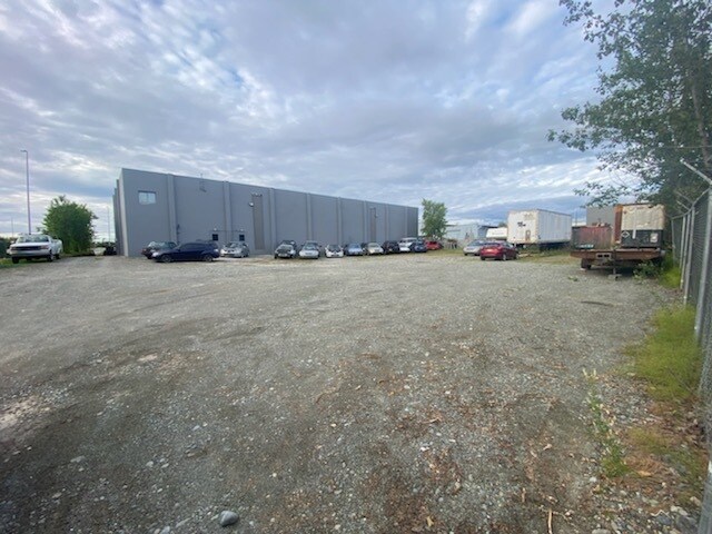 1000 W 66th Ct, Anchorage, AK à vendre - Photo de l’immeuble – Image 3 sur 10
