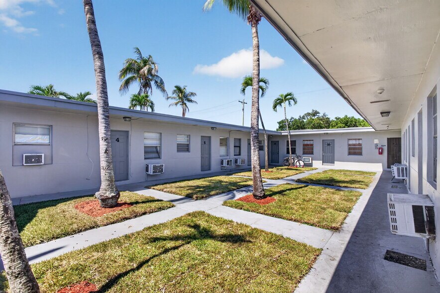 821-825 NW 10th Ter, Fort Lauderdale, FL à vendre - Photo de l’immeuble – Image 1 sur 20