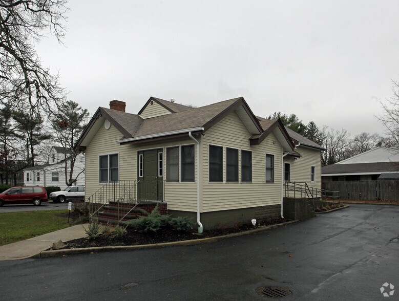 620 Suffolk Ave, Brentwood, NY à louer - Photo de l’immeuble – Image 1 sur 3