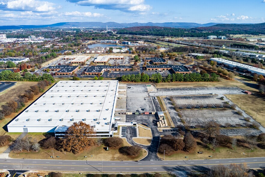 300 Diamond Dr NW, Huntsville, AL à louer - Photo de l’immeuble – Image 2 sur 12