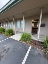 819 Mitten Rd, Burlingame, CA à louer Photo intérieure– Image 1 sur 8