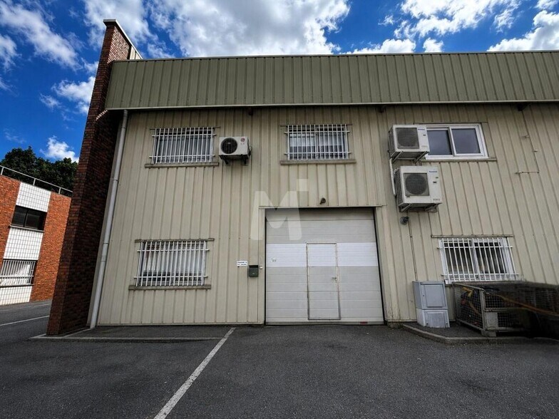 Local d'activités dans Évry-Courcouronnes à vendre - Photo de l’immeuble – Image 2 sur 6