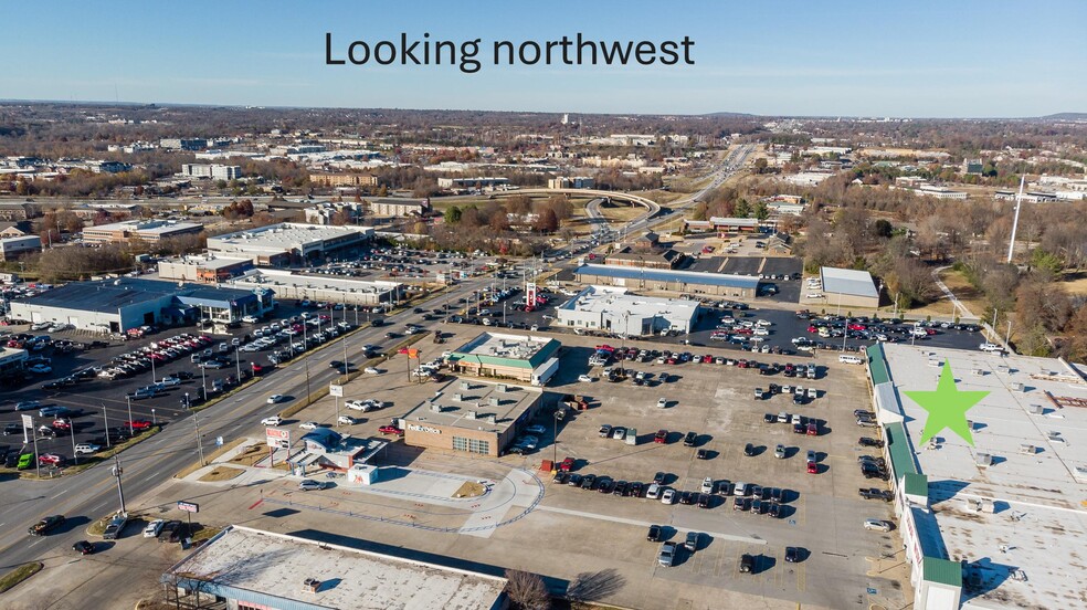 3340 N College Ave, Fayetteville, AR à louer - Aérien – Image 3 sur 9