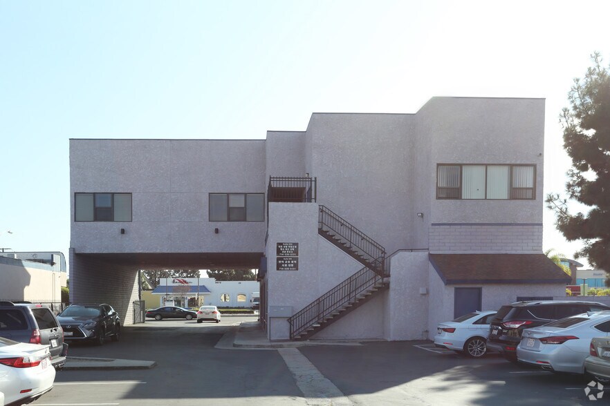 9681 Garden Grove Blvd, Garden Grove, CA à louer - Photo de l’immeuble – Image 3 sur 3