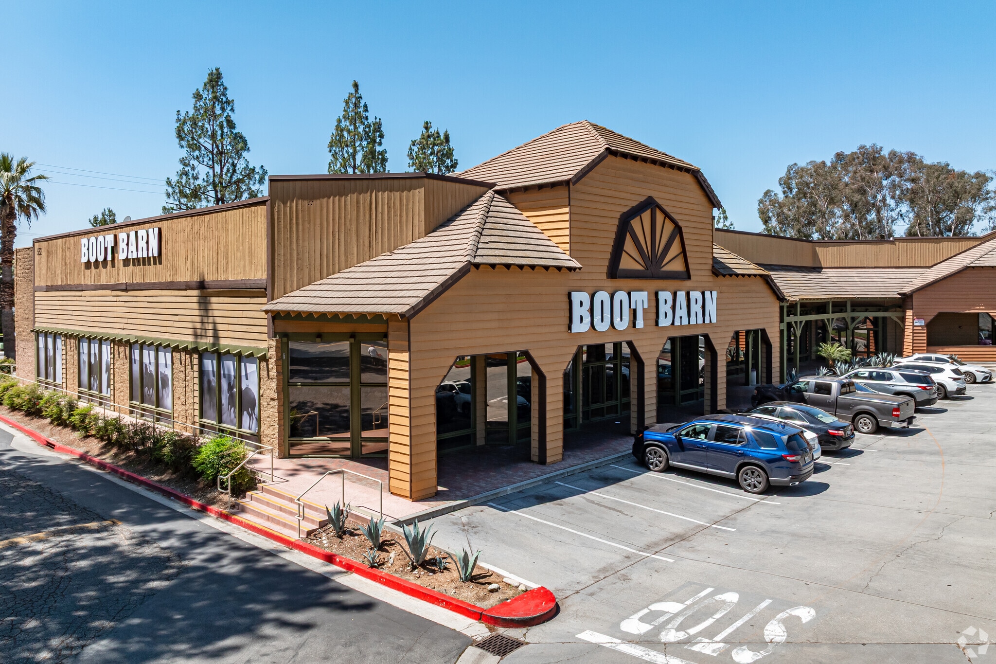 552-670 W Arrow Hwy, San Dimas, CA à louer Photo principale– Image 1 sur 7