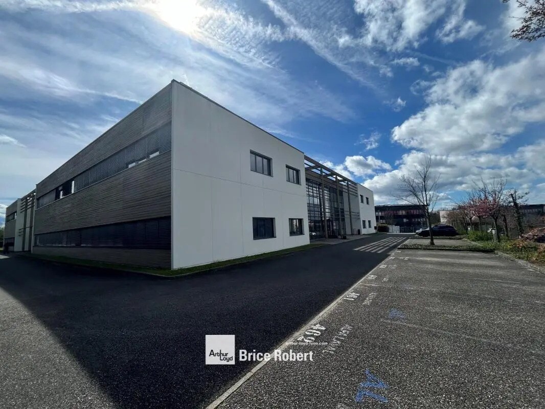 97 Allée Alexandre Borodine, Saint-Priest à vendre Photo de l’immeuble– Image 1 sur 10