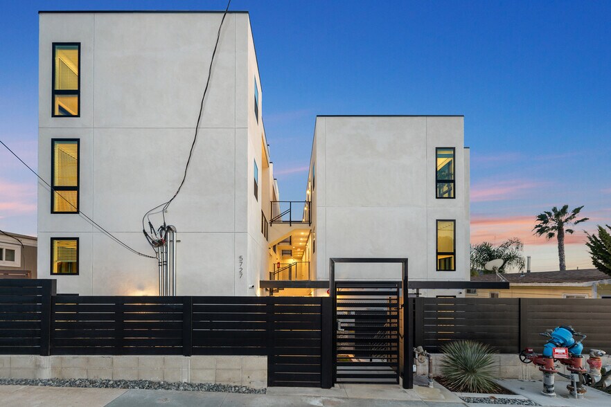 5727 Lauretta St, San Diego, CA à vendre - Photo de l’immeuble – Image 1 sur 25