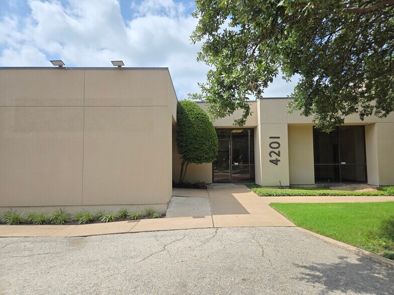 4201 Camp Bowie Blvd, Fort Worth, TX à louer - Photo de l’immeuble – Image 2 sur 43