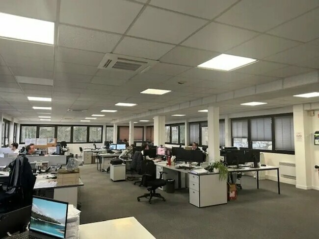 Plus de détails pour 28 Rue Des Granges Galand, Saint-Avertin - Bureau à louer