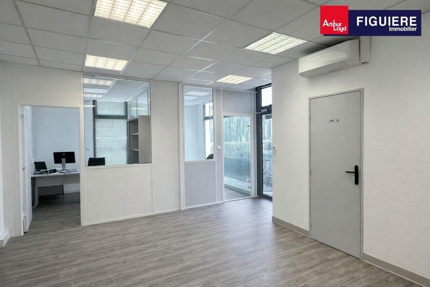 415 Rue Claude Nicolas Ledoux, Aix-en-Provence à louer - Photo de l’immeuble – Image 2 sur 40