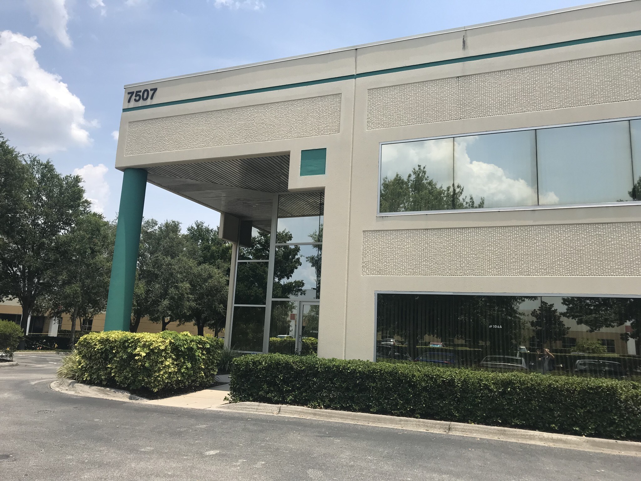 7507 Kingspointe Pkwy, Orlando, FL à louer Photo de l’immeuble– Image 1 sur 9