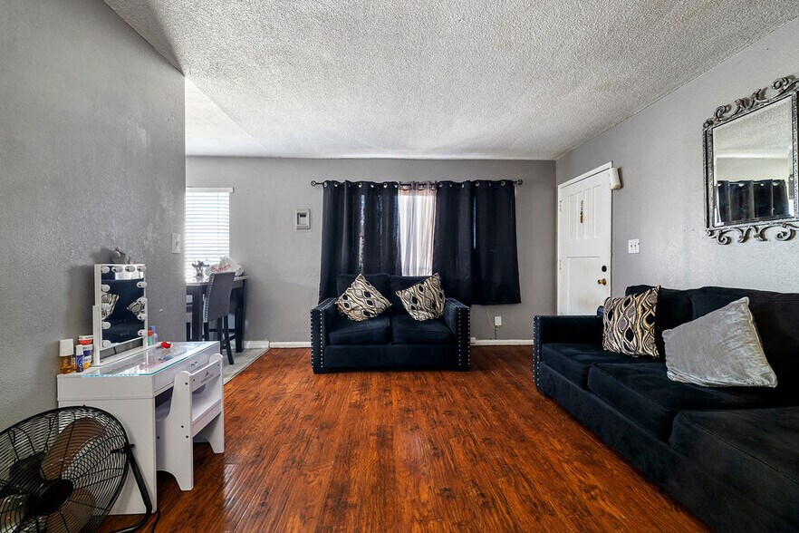 115 S Fresno St, Los Angeles, CA à vendre - Photo de l’immeuble – Image 3 sur 24