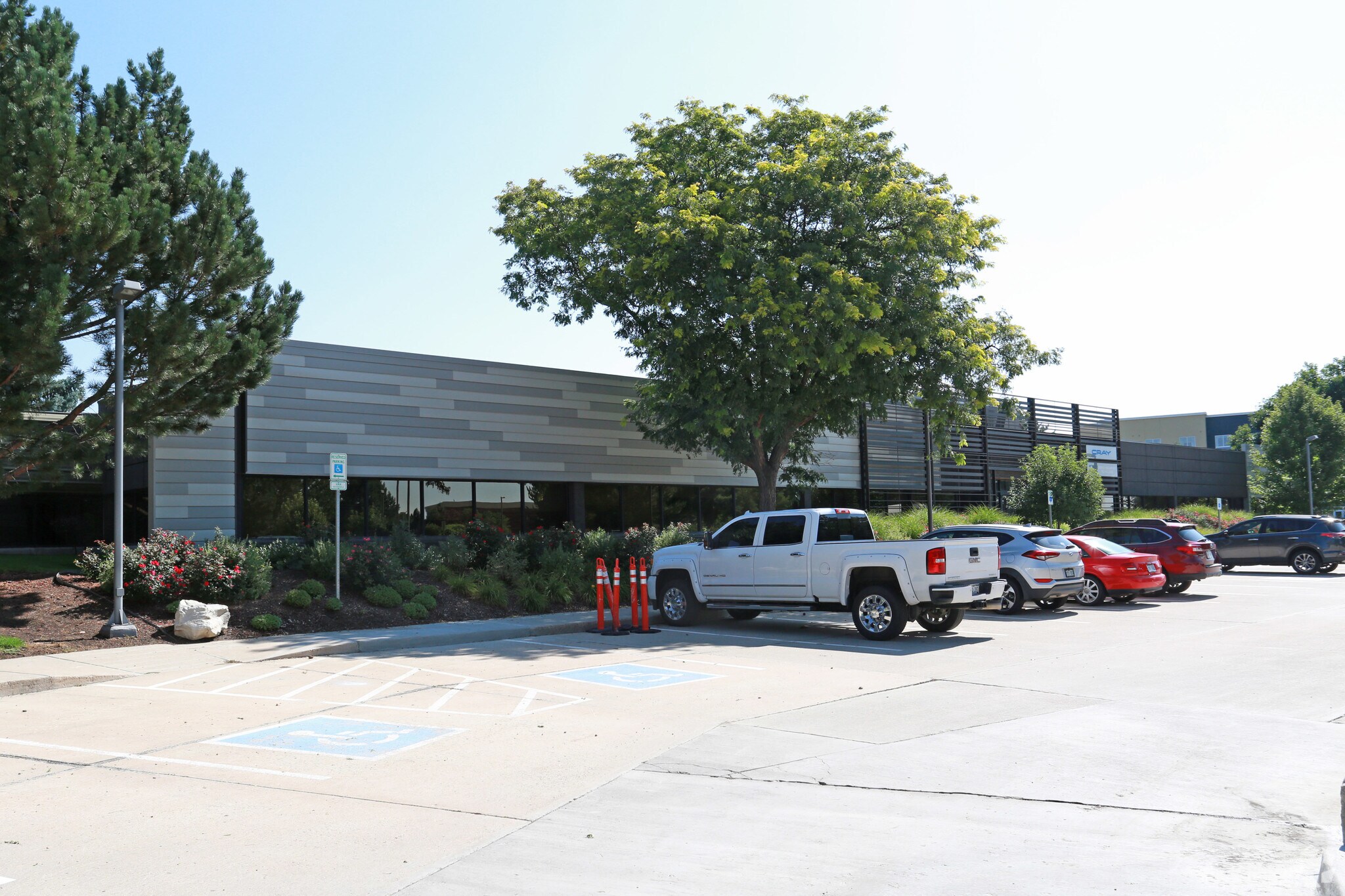 2400 Trade Centre Ave, Longmont, CO à louer Photo principale– Image 1 sur 6
