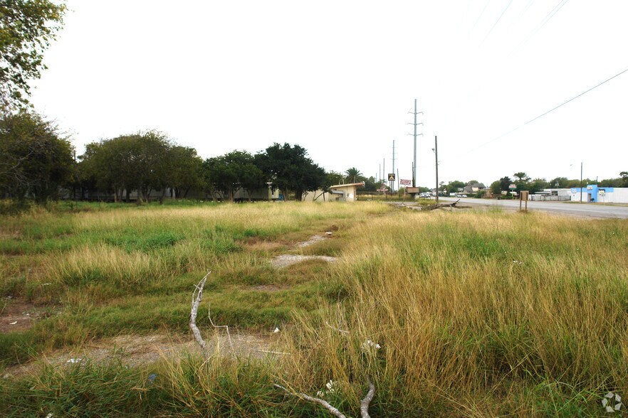 5501 Leopard St, Corpus Christi, TX à vendre - Photo principale – Image 1 sur 2
