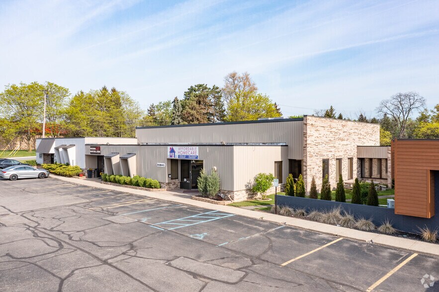 30640-30680 W 12 Mile Rd, Farmington Hills, MI à vendre - Photo de l’immeuble – Image 2 sur 3
