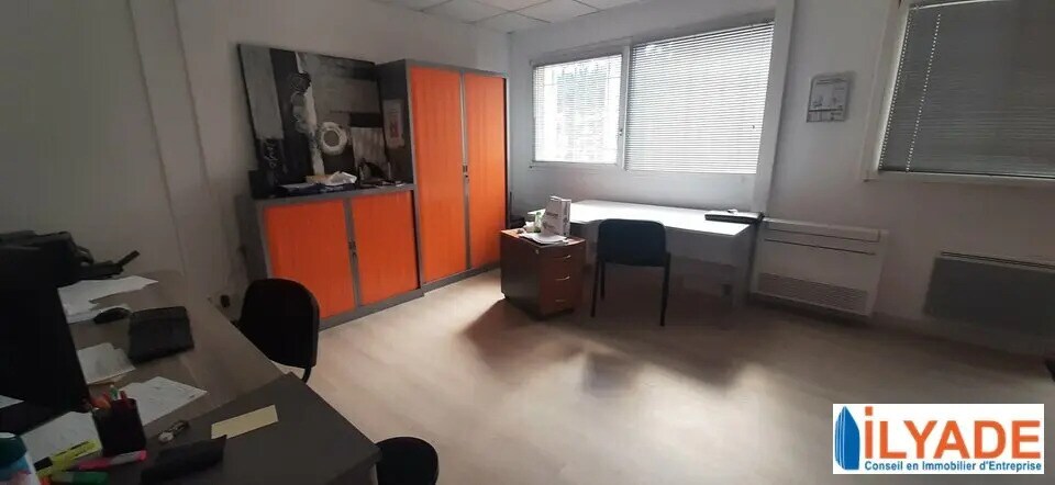 Bureau dans Vitrolles à louer - Photo de l’immeuble – Image 3 sur 4